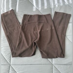 Lululemon Ribbed Softstreme Zip-leg High-Rise Cropped Pant 25” (size 2)